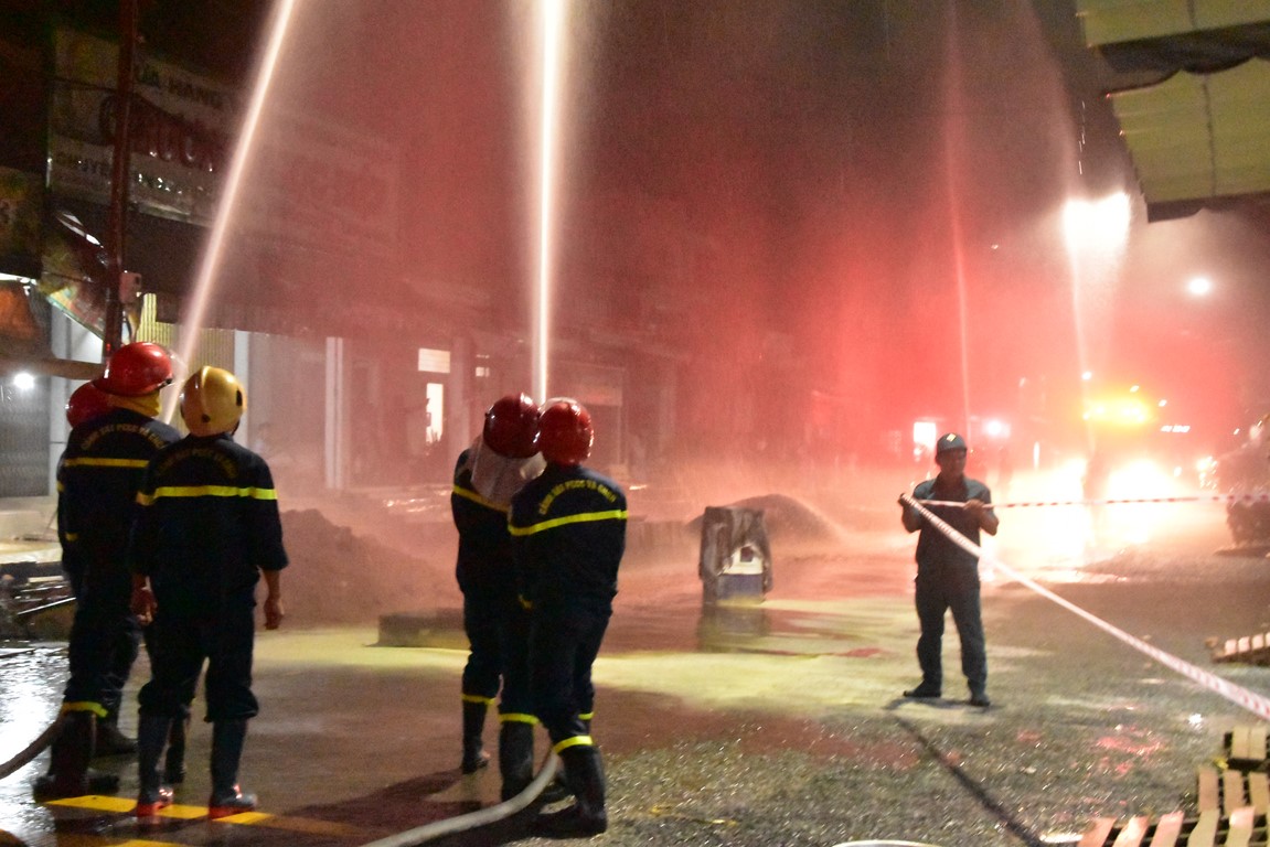 Thị trấn Châu Thành tổ chức thực tập Phương án chữa cháy và cứu nạn, cứu hộ tại Tổ liên gia an toàn PCCC