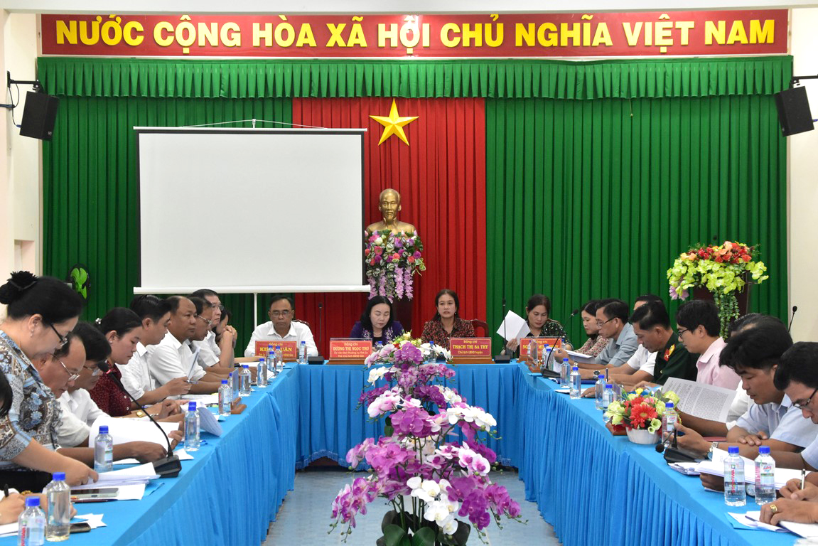 Đoàn giám sát của Hội đồng nhân dân tỉnh Trà Vinh giám sát kết quả thực hiện Chương trình mục tiêu quốc gia xây dựng nông thôn mới trên bàn huyện Châu Thành giai đoạn 2021-2023